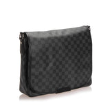 Louis Vuitton Damier Graphite District MM Messenger Bag (SHG-12915)